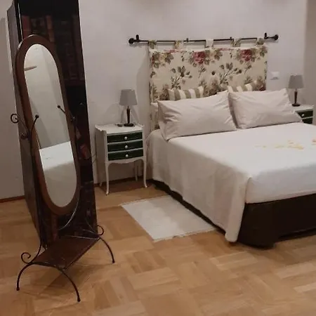 Casale Santa Maria Di San Vittorino Apartment